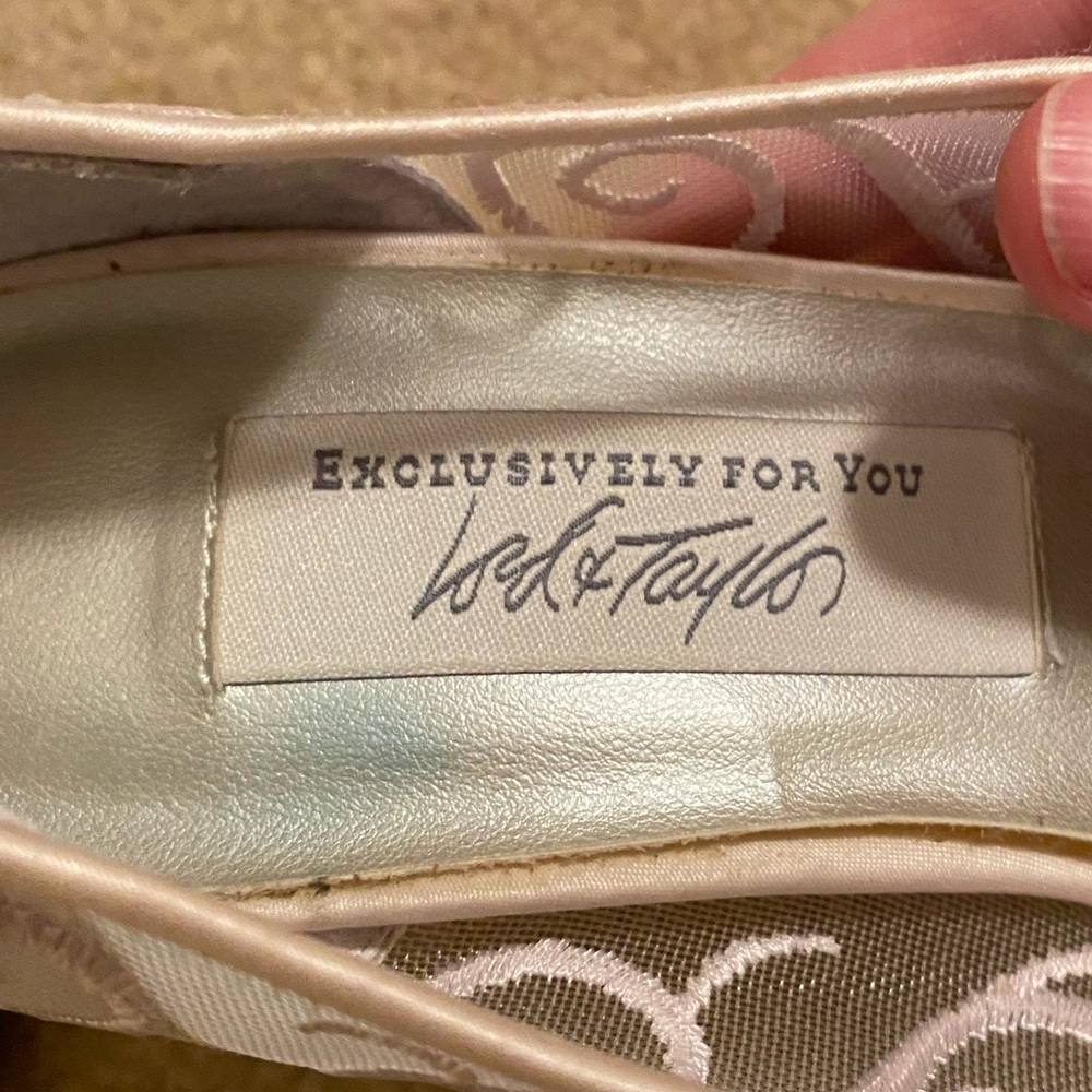 Lord & Taylor Light Pink Lace Detail Heels Size 7.5 - Picture 2 of 4